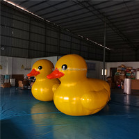 Canard gonflable publicitaire en PVC jaune avec pompe à air pour utilisation en extérieur sur lac ou sur terre