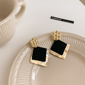 Boucles <span class=keywords><strong>d</strong></span>'Oreilles Pendantes Tendance Coréennes, Plaqué <span class=keywords><strong>Or</strong></span>, Carrées <span class=keywords><strong>et</strong></span> Géométriques Noires avec Paillettes Métalliques - Product Image 2