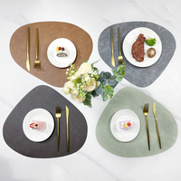 Ensemble de sets de table modernes en similicuir, résistants à la chaleur, faciles à nettoyer, pour la salle à manger et la cuisine, protège les surfaces en bois