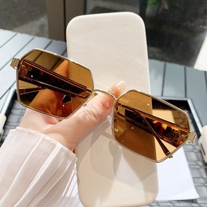 Gafas de Sol Miumiu Metálicas Geométricas Rectangulares con Montura Completa UV400 Unisex de Moda - Product Image 1