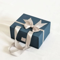 Boîte cadeau élégante en papier rigide recyclé avec nœud décoratif en ruban et tiroir coulissant pour cadeaux de festival ou cosmétiques