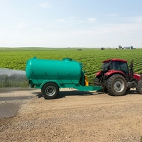Épandeur de liquides à réservoir sous vide remorqué par tracteur pour l'application de fumier et de boues - À vendre