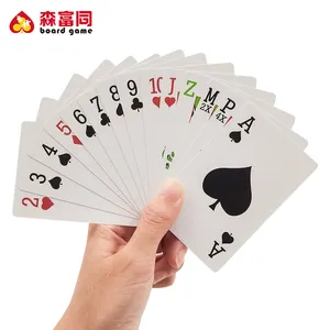 Individuelles Design PVC-Kunststoff-Poker-Deck vorne und hinten gedrucktes Logo schwarz und gold wasserdicht Sublimations-Spielkarten mit Schachtel