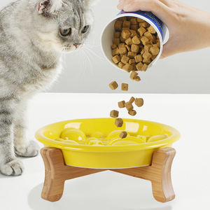 Ciotola per animali domestici in ceramica da 8.5 pollici per alimenti e acqua lenta ciotola per cani pianeta stelle ciotole per gatti con supporto in legno - Product Image 3