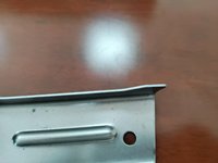 Support en acier galvanisé sur mesure, support de montage estampé avec trous perforés et nervure de renforcement pour l'automobile
