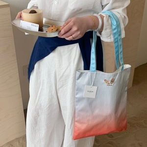 Sac à main en satin pour femmes avec logo personnalisé, logo brodé, sac de plage rayé écologique, sacs fourre-tout en satin pour femmes - Product Image 4