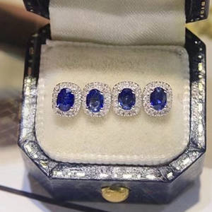 Boucles d'oreilles clous ovales bleu saphir E2115 avec serti circulaire, bijoux fins classiques unisexes - Product Image 4