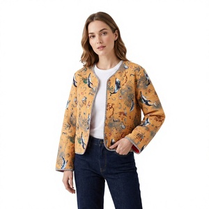 Veste matelassée artisanale imprimée en coton 100% pour femme, motif floral indien, réversible et respirante, idéale automne-hiver, écologique - Product Image 1