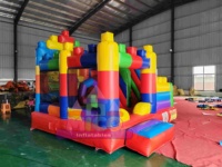 Château gonflable combiné toboggan et structure à blocs colorés, thème briques arc-en-ciel, pour fêtes d'enfants et location commerciale