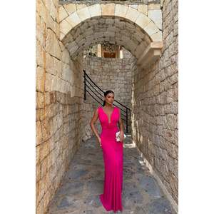 Robe de soirée longue fuchsia avec détail rose, en polyester, coupe trapèze, fourreau et silhouette droite, taille naturelle, du XS au XL - Product Image 2