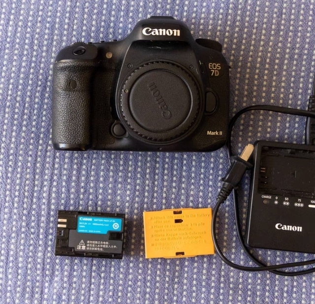 Original Secondhand/Used for 7D Mark II DSLR Camera Body Only High Quality Full HD Video Optical Stabilization >3" Screen