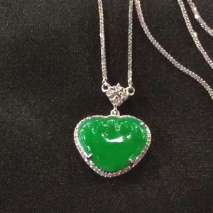 Nueva llegada 18K oro blanco collar en forma de corazón Jade piedra colgante fábrica al por mayor verde Jadeíta natural para regalo de compromiso - Product Image 5