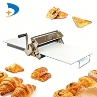 Laminoir à pâte manuel en acier inoxydable pour croissants et pâtes feuilletées, idéal pour les boulangeries et pâtisseries