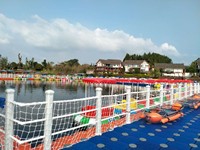 Plateforme aquatique flottante professionnelle sur mesure pour l'extérieur, cube flottant, durée de vie de 15 ans pour les parcs aquatiques et les piscines