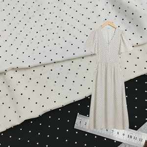 Tissu imprimé brocart uni 100% polyester à pois, bon tombé, 0,2 cm, pour vêtements de filles, vente en gros - Product Image 1