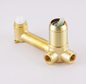 Rubinetto a <span class=keywords><strong>2</strong></span> fori a parete in ottone per lavello da <span class=keywords><strong>bagno</strong></span> a maniglia singola <span class=keywords><strong>rubinetti</strong></span> per <span class=keywords><strong>lavabo</strong></span> in oro spazzolato - Product Image 3