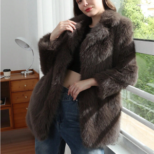Manteau d'hiver chaud pour <span class=keywords><strong>femme</strong></span> en fausse fourrure polyester, couleur unie, manches longues, coupe décontractée et élégante, coupe-vent et doublé en peluche - Product Image 4