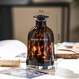 Vase de table en verre Art Déco ambré - Product Image 2