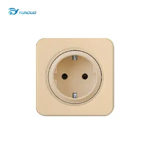 UK Standard 10 A 3 Gang 2 Way Switched Electric Wall Socket UK Type Switch Socket