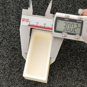 Creuset en céramique d'alumine (oxyde d'aluminium) 99,7 %, 30 ml, 39x28x47 mm, pour la combustion et la découpe, pour utilisation en four à haute température - Product Image 1