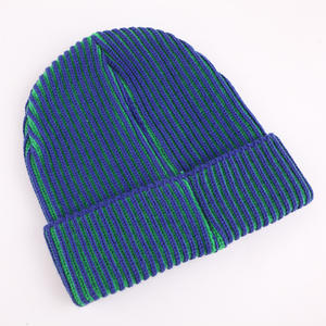 Berretto da sci invernale con etichetta in tessuto con Logo personalizzato - Product Image 6