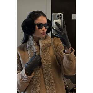 Audífonos Plegables de Felpa Beige Importados KLK01, Orejeras Premium - Product Image 1