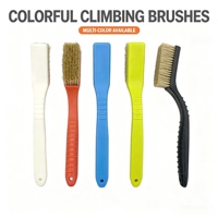 Brosse d'escalade multifonction portable avec logo personnalisé pour commande en gros, nettoyage des prises et antidérapante, essentielle pour les séjours d'escalade