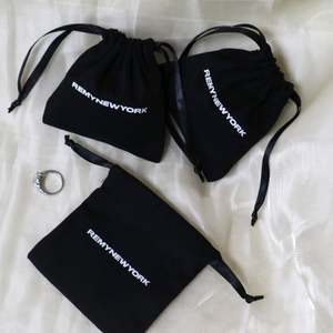 Sac en coton recyclable imprimé à l'écran avec logo personnalisé, style tendance, écologique, blanc, avec cordon de serrage, sac anti-poussière pour sac à main - Product Image 5