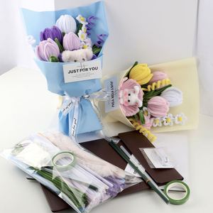 Paquete de Material Creativo: Limpiapipas de Peluche Surtidos, Ojos de Peluche, Pegamento y Tarjetas de Envoltura para Creaciones Infinitas - Product Image 1