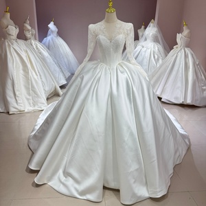 DW0189 Vestido de Novia Moderno con Cola de Capilla, Escote en V, Espalda con Cordones, Satén, con Flores y Cristales - Product Image 1