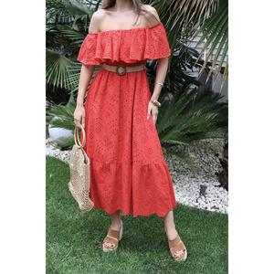 Robe décontractée rouge brodée à épaules dénudées, taille élastique, coupe trapèze, tissée respirante avec volants - Product Image 1