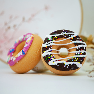 Bombes de bain beignets roses biologiques végétaliens faits à la main boîte cadeau colorée de marque privée forme personnalisée style coupé bain à bon prix - Product Image 1