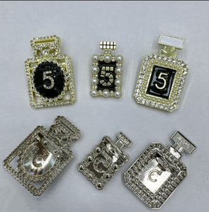 Designer Luxe Dames Bruidsmode Broche met Waterdiamant Hangertje Charm Parel Diamant Galvanisatie Inspiratie - Product Image 1