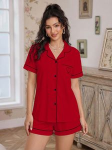 Set Pigiama Casual da Donna con Ricamo a Cuore e Tasche, Top a Maniche Corte con Bottoni e Pantaloncini, Regalo per Feste - Product Image 3