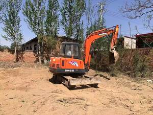 Escavatore del tipo cingolato del CAT320D usato con il motore di 130 originale del cantiere e la pompa 1 anno di garanzia - Product Image 3