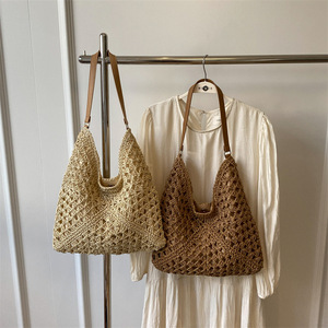 Borse a Spalla Morbide e Slouchy in Rafia Naturale Beige Tan Intrecciata a Mano all'Uncinetto, un Must-Have Estivo - Product Image 6