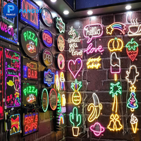 Lettres lumineuses 3D en acrylique RVB colorées OEM ODM avec motif Leon en silicone pour fêtes à domicile