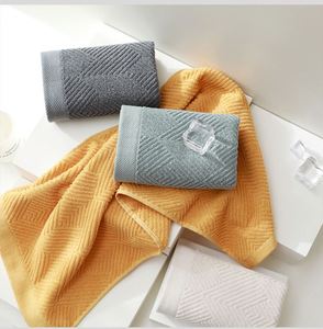 Ensemble de serviettes de bain blanches unies de luxe pour hôtel, 100% coton, 3 pièces - Product Image 2