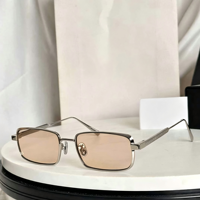 Vente en gros de lunettes de soleil unisexes de haute qualité, design tendance, monture carrée en métal, verres PC dégradés dorés, protection UV400