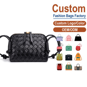 Sac bandoulière matelassé en similicuir authentique – Doté d'un motif diamanté tridimensionnel |   Doux et souple au toucher - Product Image 1