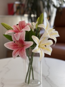 Offerta Speciale: Giglio Artificiale a Doppia Testa Stampato in 3D, Effetto Realistico, Due Fiori per Bouquet da Matrimonio, Decorazione Elegante Fai-da-Te per Casa e Vaso - Product Image 1