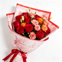 Papier d'emballage épais imperméable à fleurs roses imprimées pour cadeaux et artisanat