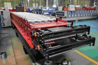 Machine de formage de tôles métalliques à double couche pour toitures, machine de fabrication de tuiles de toit trapézoïdales IBR à double couche