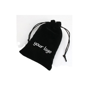 Bolsa de Joyería Personalizada de Terciopelo Negro con Cordón para Promociones - Product Image 1