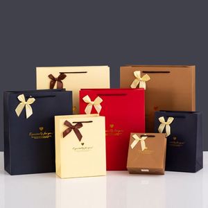ถุงกระดาษใส่ของขวัญสุดหรูพิมพ์ลายโลโก้ออกแบบได้ตามต้องการถุงกระดาษรักษ์โลกพร้อมที่จับริบบิ้นผูกโบว์ - Product Image 6
