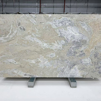 Dalle de marbre Bridge Breccia - Marbre naturel beige avec motif tourbillonnant nuageux pour comptoir, mur et sol, grande dalle finition cuir