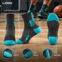Chaussettes de sport de basketball avec renfort d'orteil, talon intégré, maille respirante, manchette graduée, rouge et blanc, amorti pour le court, ajustement de la cheville, pour équipe