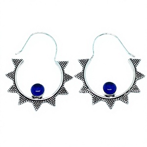 Boucles d'oreilles créoles artisanales en laiton plaqué argent avec améthyste pour femme, motif floral bohème, sans nickel, cadeau - Product Image 1