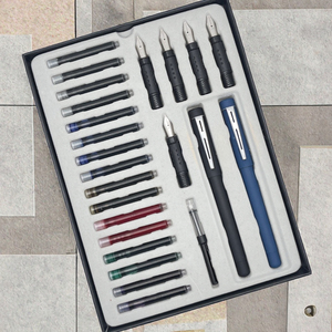 Juego de 25 Piezas de Plumas de Caligrafía de Plástico con 2 Plumas de Acero Inoxidable, 16 Cartuchos de Tinta, 1 Bloc, 1 Bomba, en Caja de Regalo, para Uso en Oficina - Product Image 3