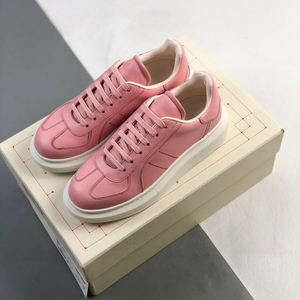 Venta al por mayor de zapatillas blancas personalizadas Unisex de cuero zapatos casuales de moda suela gruesa zapatos para caminar - Product Image 4